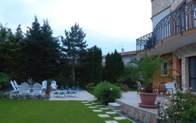 Toscana Lakeside Apartments I - II