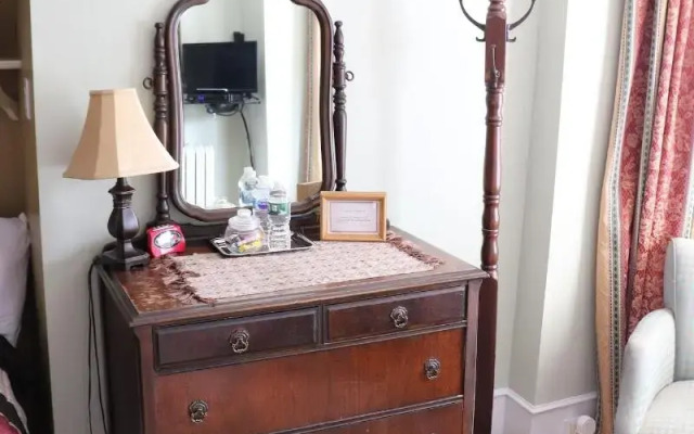 Reynolds House Inn & Motel