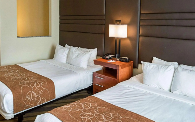 Comfort Suites near Tanger Outlet Mall