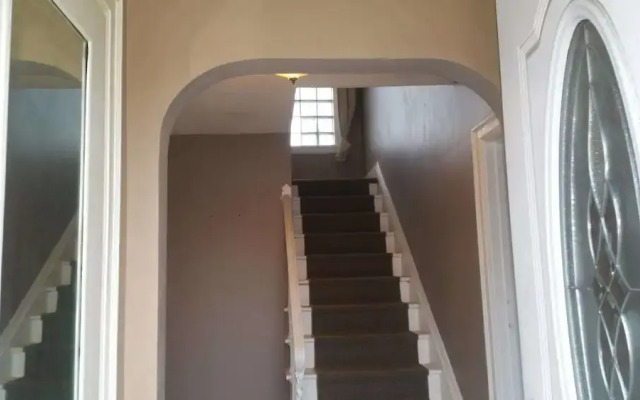 Convenient & Comfortable Manor