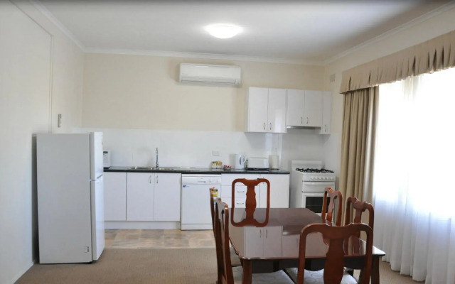 Country Lodge Motor Inn