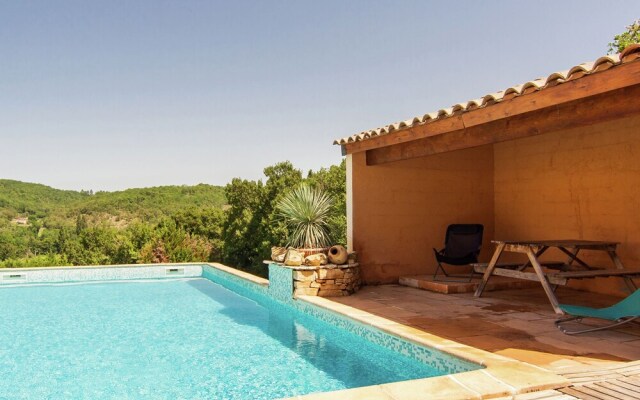 Peaceful Villa in Calamane with Private Swimming Pool