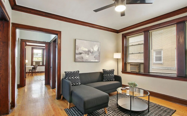 Inviting 2BR Apt - Fullerton 1B