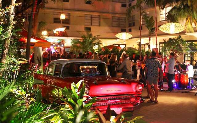 Dorchester Hotel & Suites