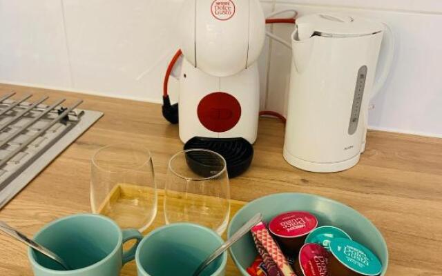 GOLFE JUAN Studio dans résidence avec piscine