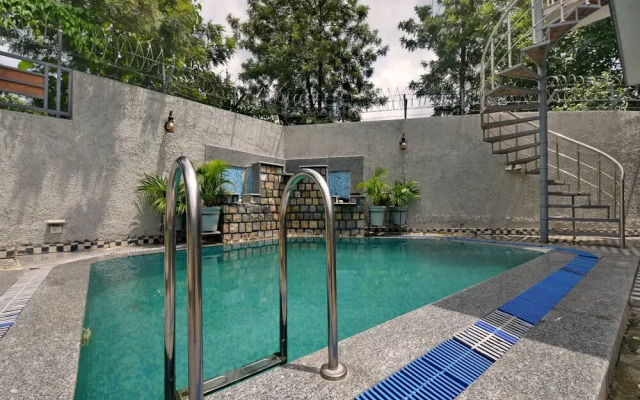 OYO 16928 Home Pool Side 2BHK Chakrata Road