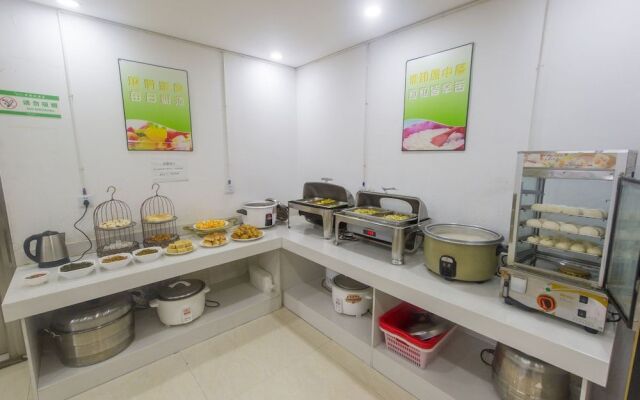 Qingpishu Hotel （Guilin West City Road,Walking street ）