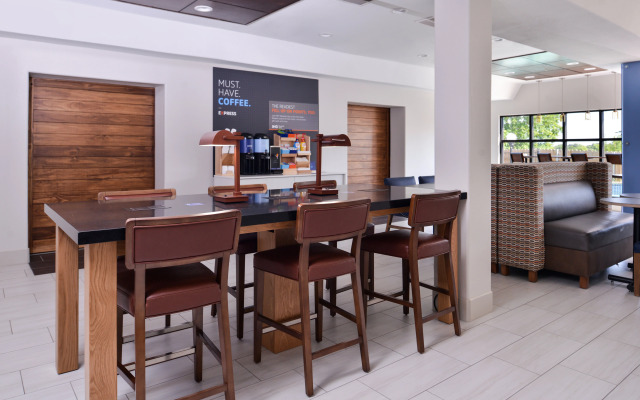 Holiday Inn Express And Suites Elgin