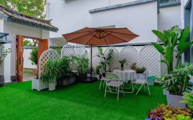 Jiahe Hot Spring Villa B&B