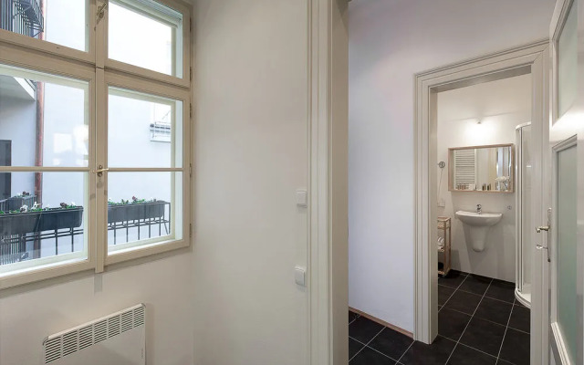 4 Arts Suites