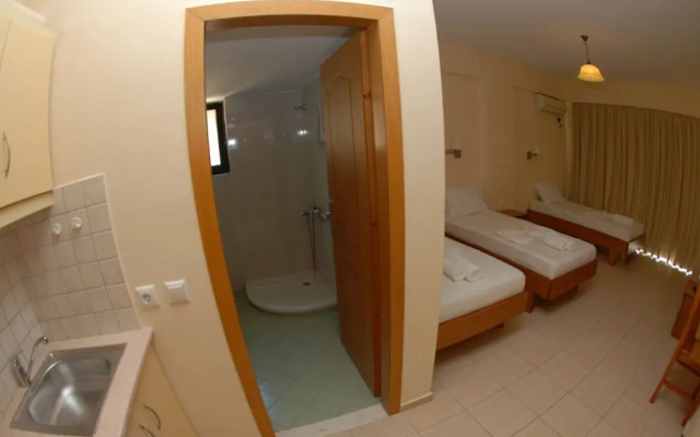 Nikos Hotel and Apartments
