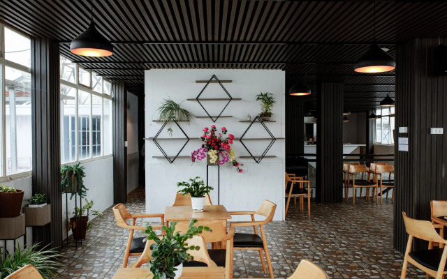 Skyhouse Hotel