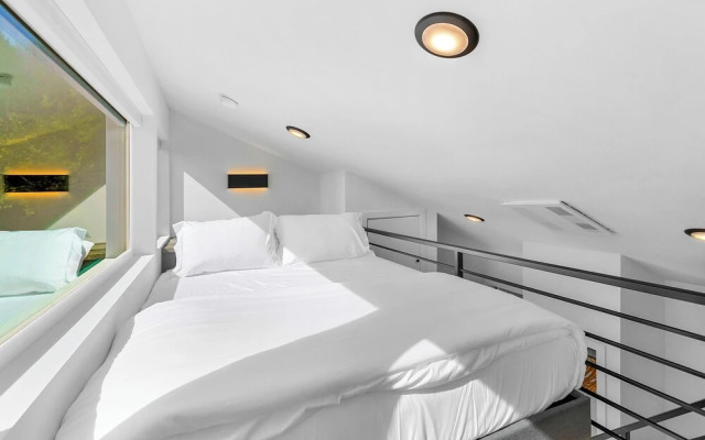 Echo Loft: A Modern Escape