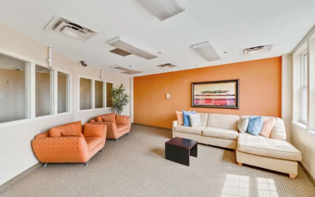 Bluebird Suites at the Warehouse District