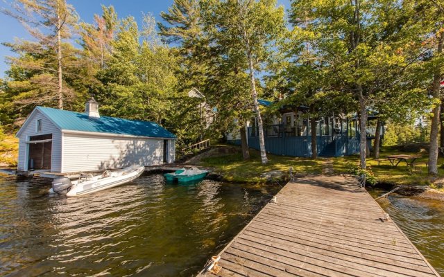 Magic on Little Go Home~3 bedroom cottage + guest cabin on 980 ft shore!