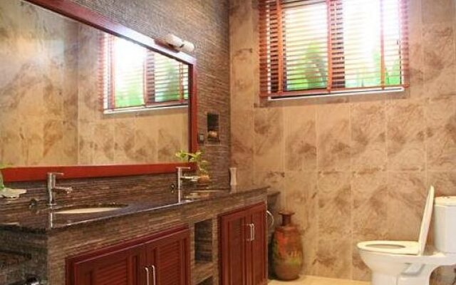 Phoenix Lakeside Pool Villa