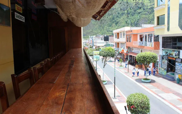 Erupcion Art Hotel & Hostel