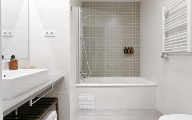 Condal in Barcelona with 3 bedrooms and 2 bathrooms