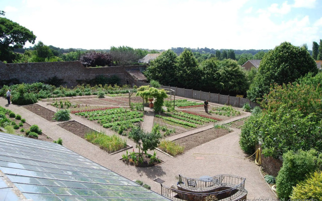 Longueville Manor