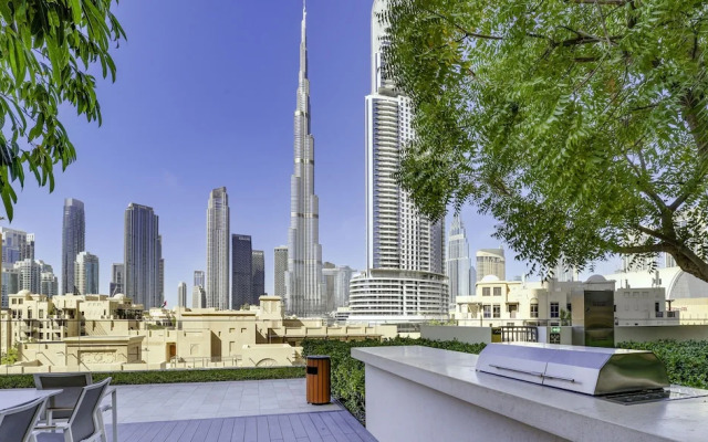 Sleek 1BR in Burj Royale with Canal View