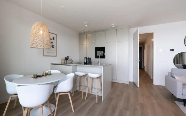 Spacious Waterfront Apartment