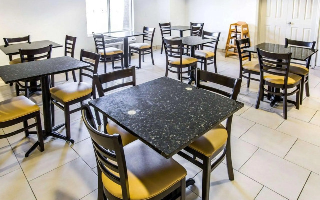 Sleep Inn Near Outlets