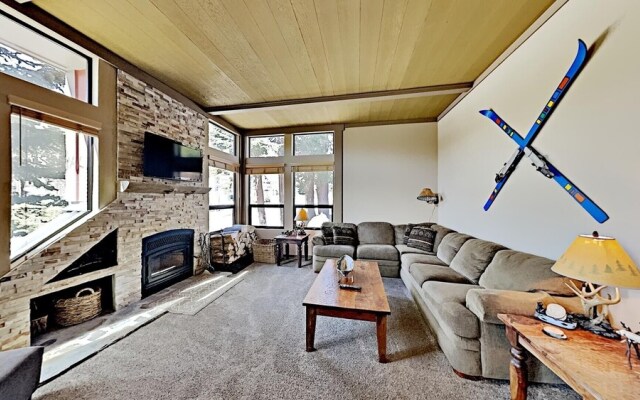 Two Bedroom Units at 1849 Condos with 3 Hot Tubs & Slopeside