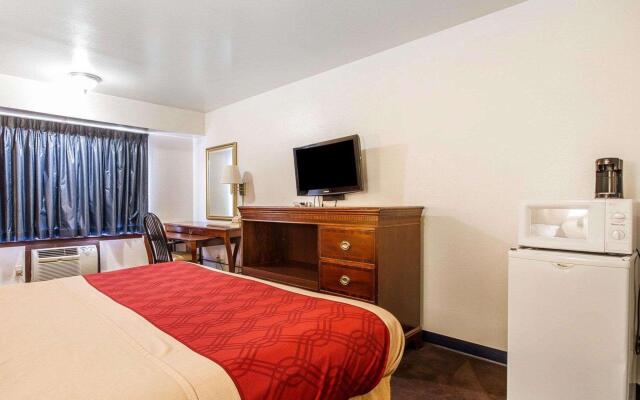 Rodeway Inn & Suites Madison East
