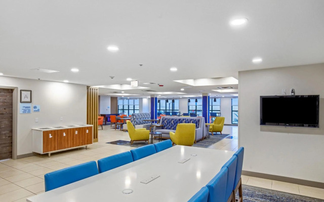 Holiday Inn Express Gulfport Beach by IHG
