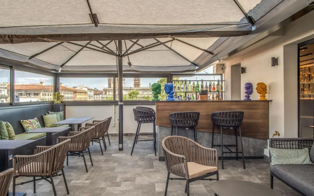 Hotel 77 Seventy-Seven