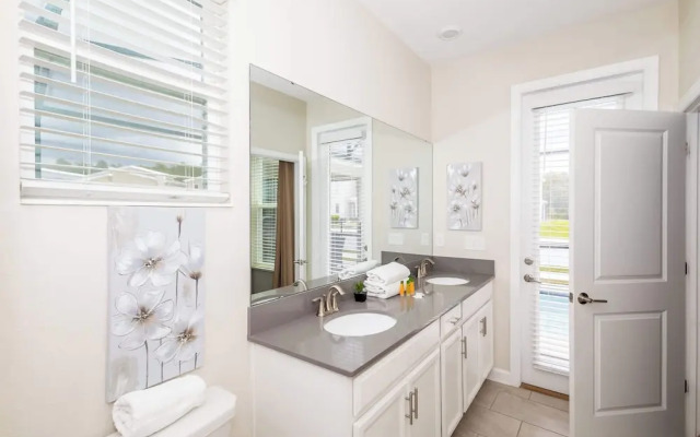 Storeybook Escape Sleeps 11!