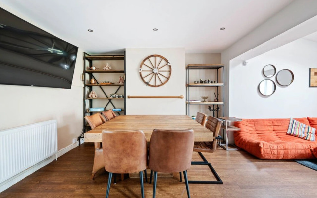 NEW Bright & Stylish 4BD Home City Centre of Leeds