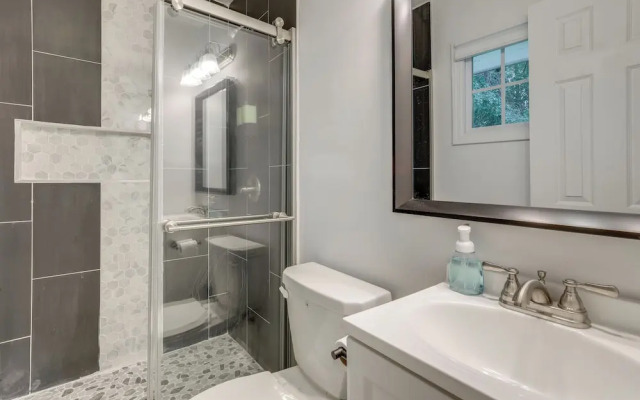 Modern Home w/ Yard Near ATL Attractions!