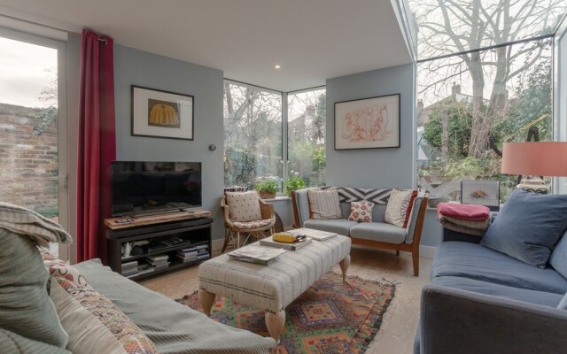 Stunning Flat In West London With A Garden