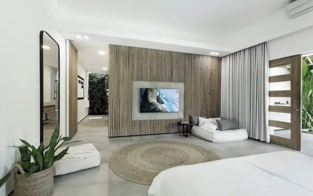 Villa Q - Contemporary Pool House