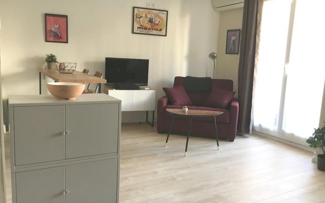Studio in Marseille, With Furnished Balcony and Wifi - 2 km From the B