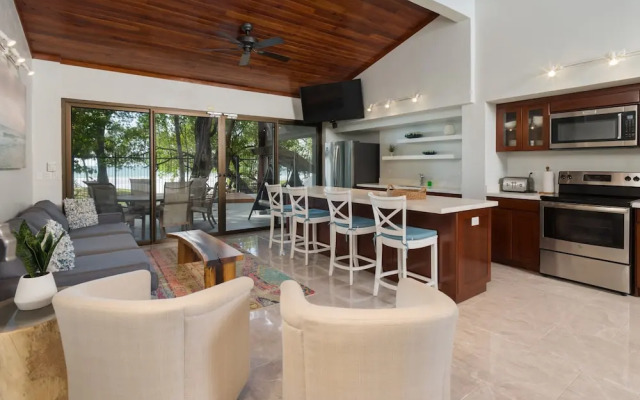 Casa Woodbine Beachfront House