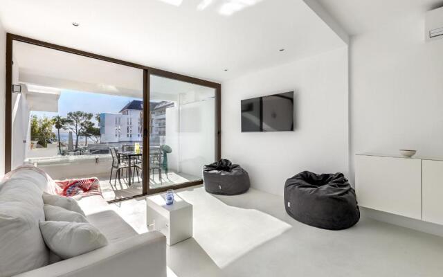Beachfront apartment in Alcudia beach CB 3