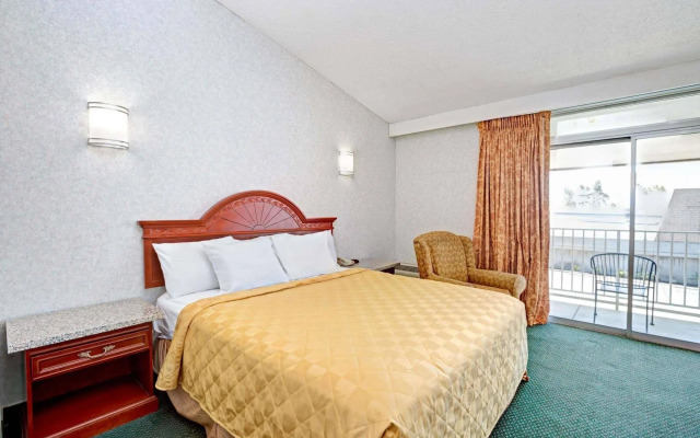 Knights Inn Claremont