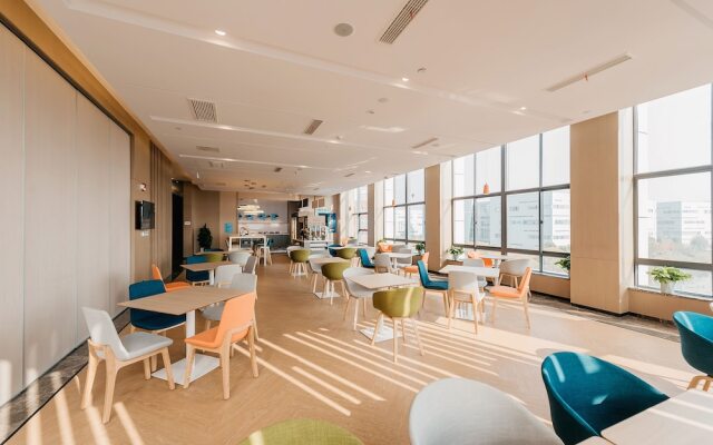 Holiday Inn Express Taizhou Cmc