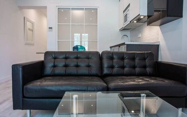 Modern 3 Bdr 2 Bath in La Latina, Near Metro