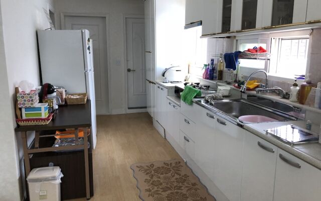 Amuse Guest House - Hostel