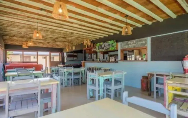 La Quinta Hostel & Suites