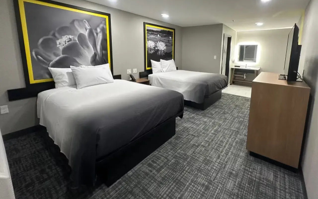 Super 8 BY Wyndham Lubbock Airport