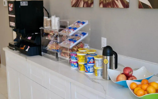 Red Roof Inn Hutchins