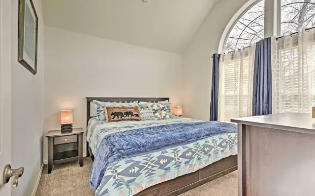 Near Trails, Lakes & Golf: Pinetop Home w/ Deck