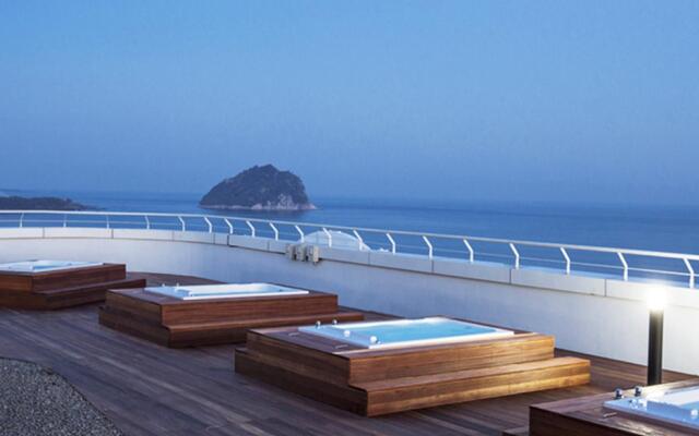 Hotel Bridge Seogwipo