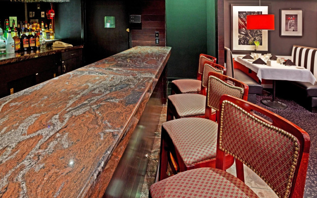 Red Roof Inn PLUS+ Newark Liberty Airport - Carteret