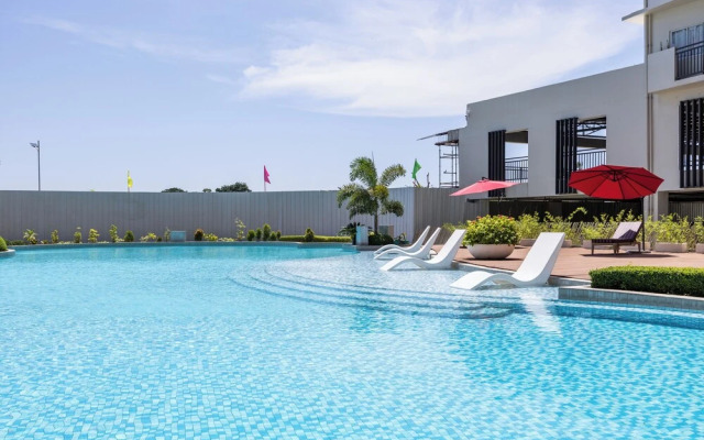 Chic Studio With Balcony & City View Near Airport