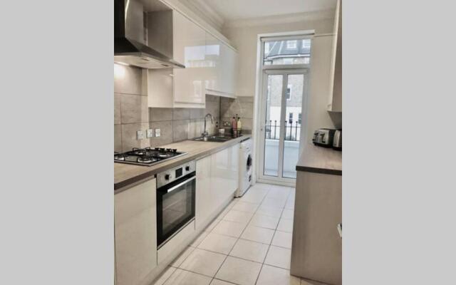 Luxury 2 Beds Apartment By The Sea